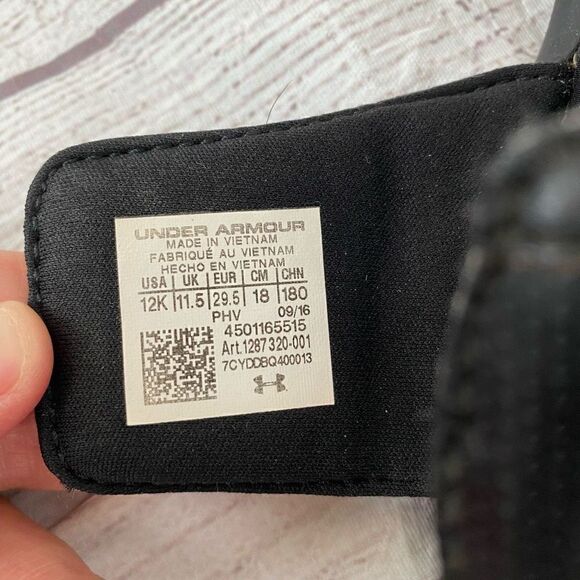 Under Armour toddler sz 12 black 4D foam comfort slides w/adjustable top strap - Picture 10 of 10